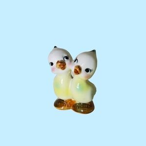 Vintage single bluebirds shaker